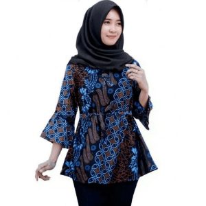 Blouse Batik Muslimah Lengan Lonceng – Seri Ayunda Biru Tua