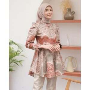 Blouse Batik Modern Peplum – Sentuhan Elegan dalam Nuansa Pastel